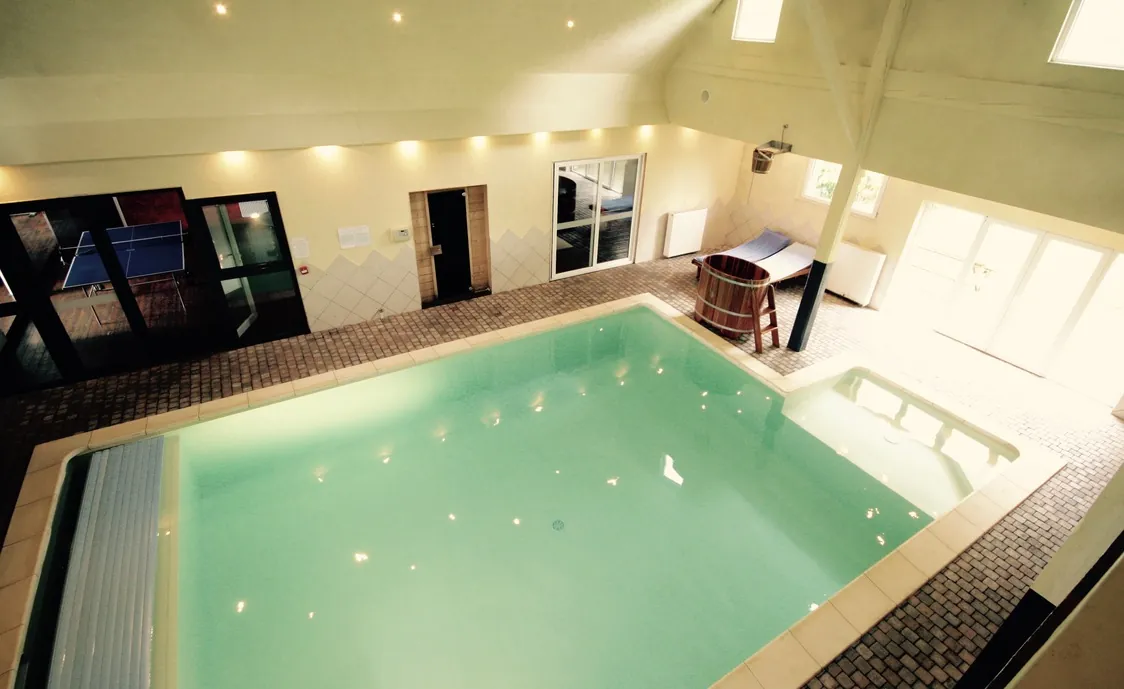 Großes Ferienhaus für 15 Personen mit Heimkino, Innenschwimmbad, Sauna und Jacuzzi in den belgischen Ardennen