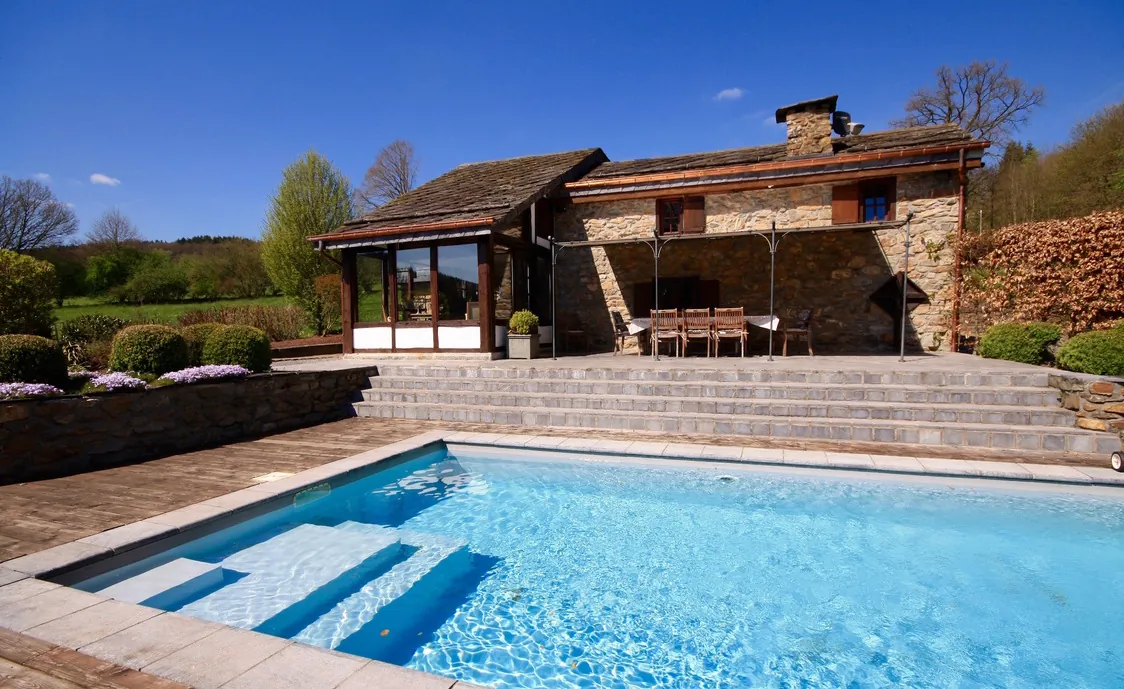 Schönes Ferienhaus für 9 Personen mit privatem Pool (offen vom 01/05-30/09), Jacuzzi und Sauna in Spineux