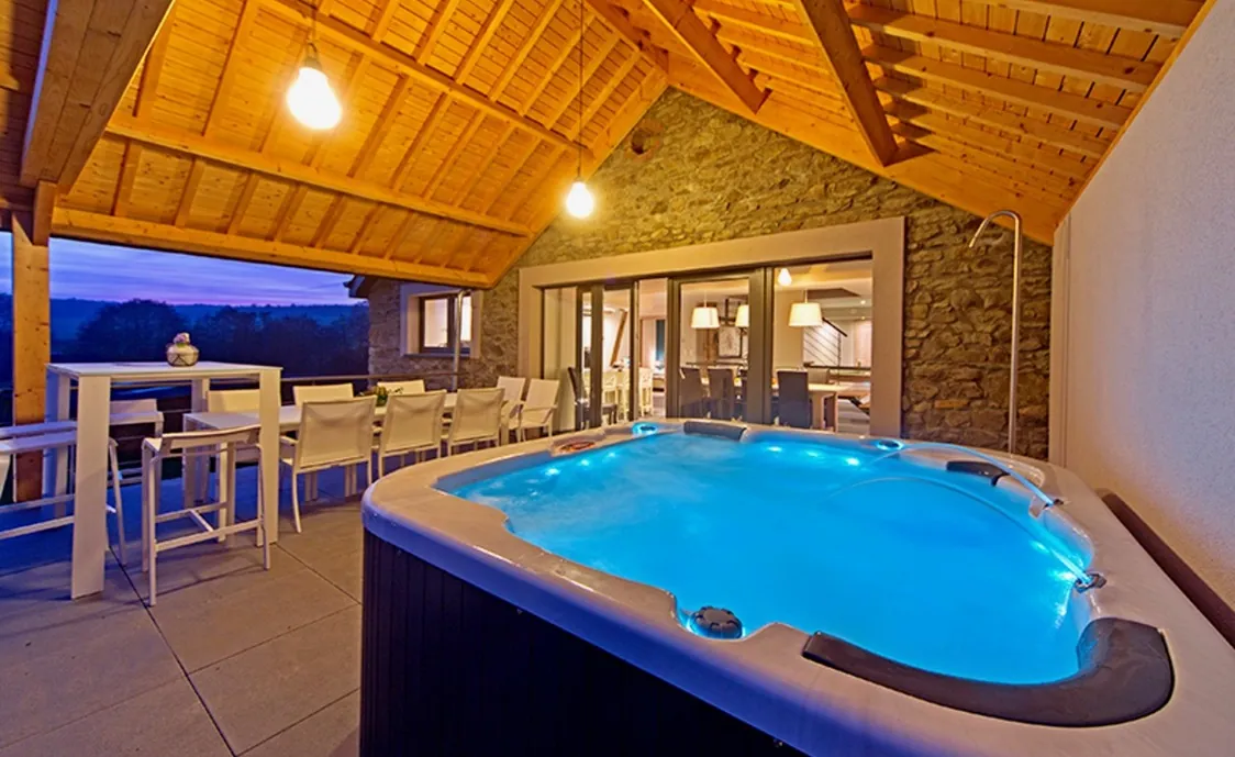 Luxuriöses Ferienhaus mit Whirlpool bei La-Roche-en-Ardenne in den belgischen Ardennen