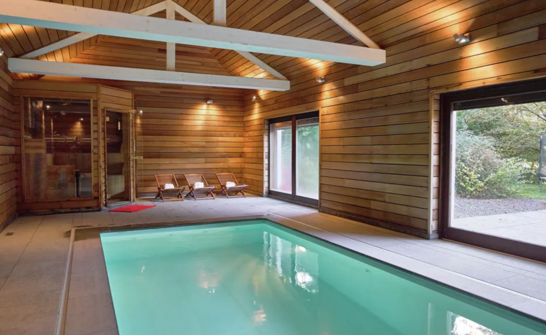 Lodge für 30 Personen mit Schwimmbad, Garten und Sauna in den belgischen Ardennen