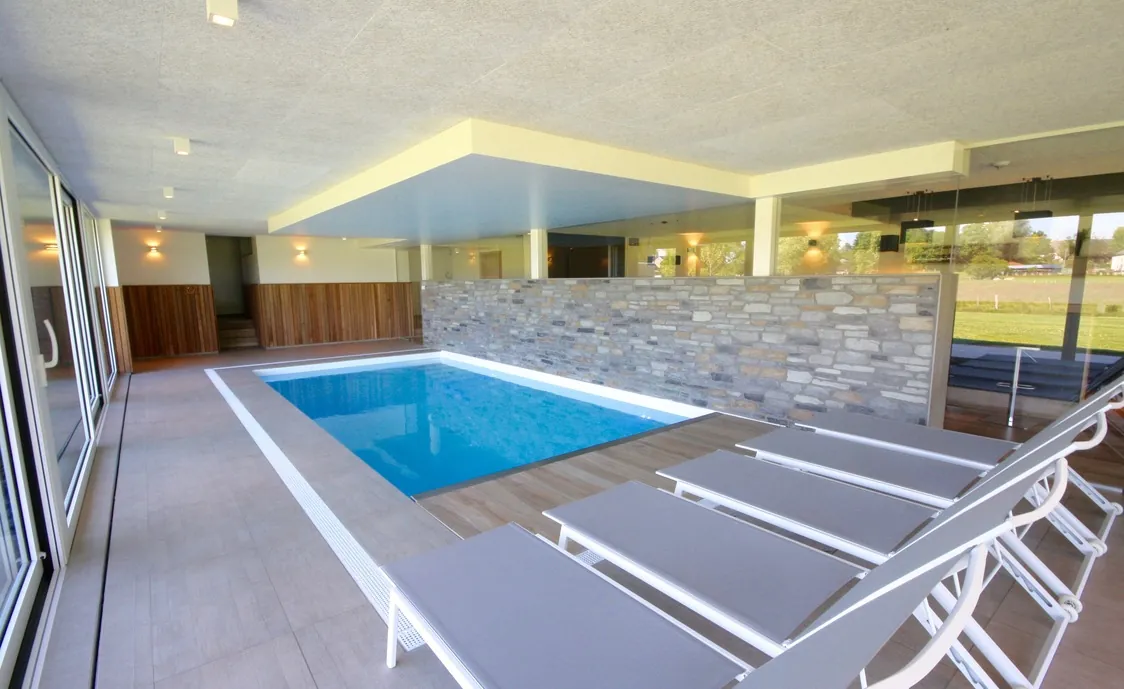 Moderne Villa für 15 Personen mit Sauna und Innenschwimmbad in Libramont