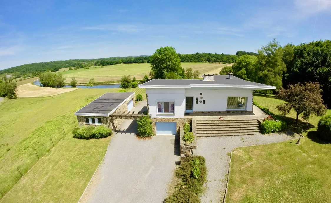 Ferienhaus mit privatem Whirlpool, Sauna und Garten in den belgischen Ardennen für 8 Personen