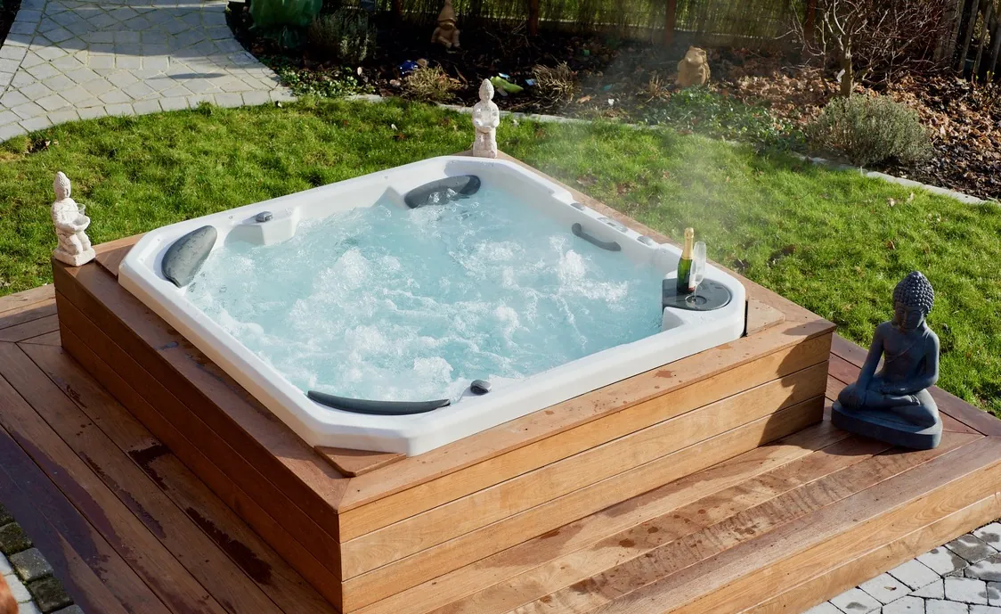 Luxus Suites für 4 Personen in Redu, in den belgischen Ardennen, mit privatem Schwimmbad (geöffnet vom 15. April bis 15. Oktober), Whirlpool und privatem Wellnessbereich mit finnischer Sauna, Infrarotsauna und Hammam