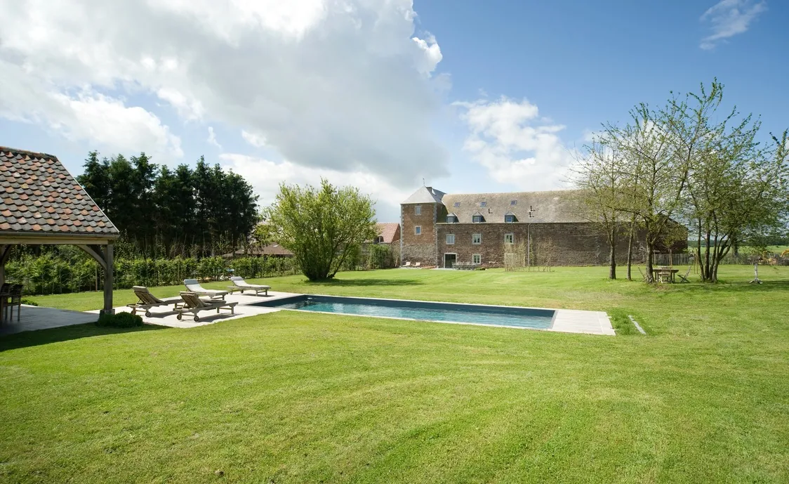 Schönes Ferienhaus für 15 Personen mit gemeinschaftlichem Außenpool und privatem Poolhaus (Mehrzweckraum) – Ohey – Belgische Ardennen