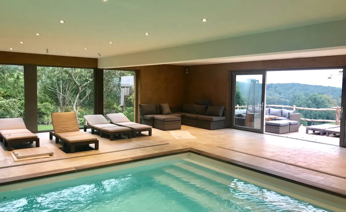 Luxuriöses Ferienhaus für 10 Personen mit Innenschwimmbad und Sauna bei dem Freizeitpark in Coo in den belgischen Ardennen