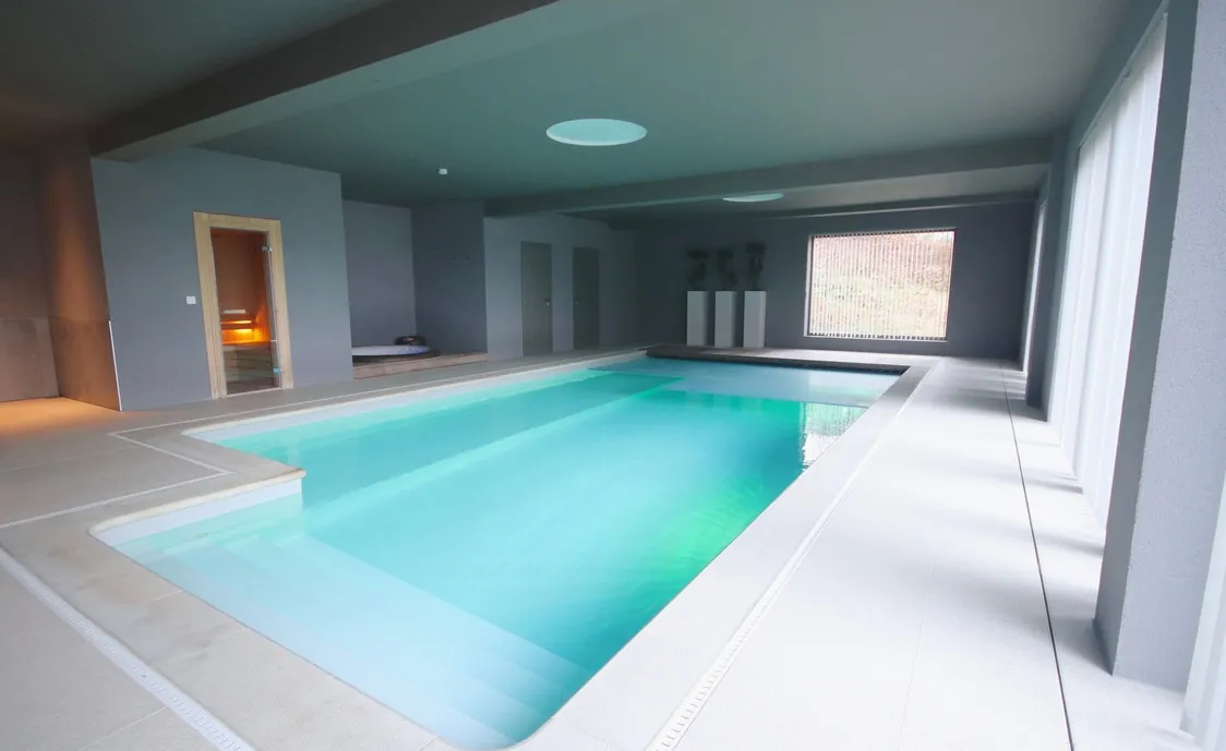 Luxussuite für 2 Personen mit Pool, Jacuzzi und Sauna in Spa