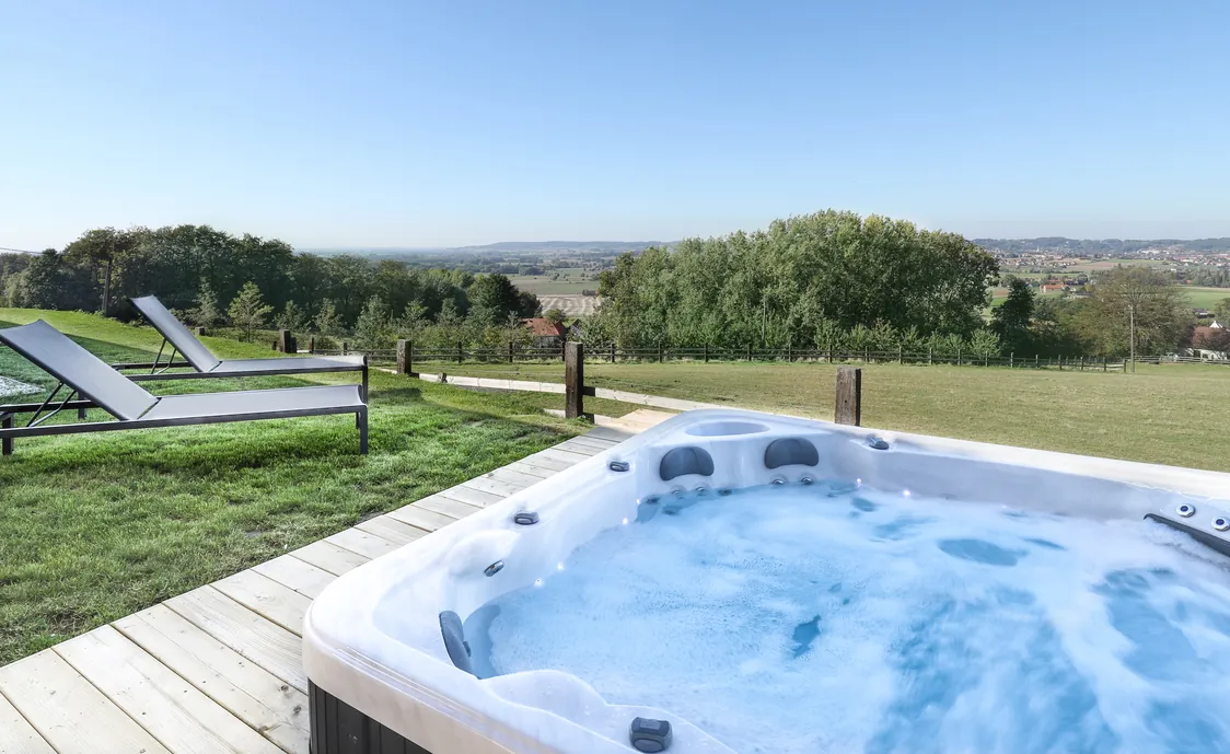 Luxuriöse und moderne Villa mit Jacuzzi im Herzen des Naturparks des Pays des Collines
