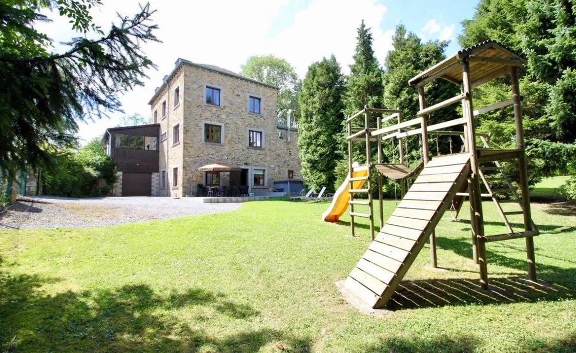 Großes Ferienhaus für 20 Personen mit Jacuzzi, Sauna und Spielraum mit Kicker, Billard und Tischtennis in den belgischen Ardennen, in der Nähe von Durbuy