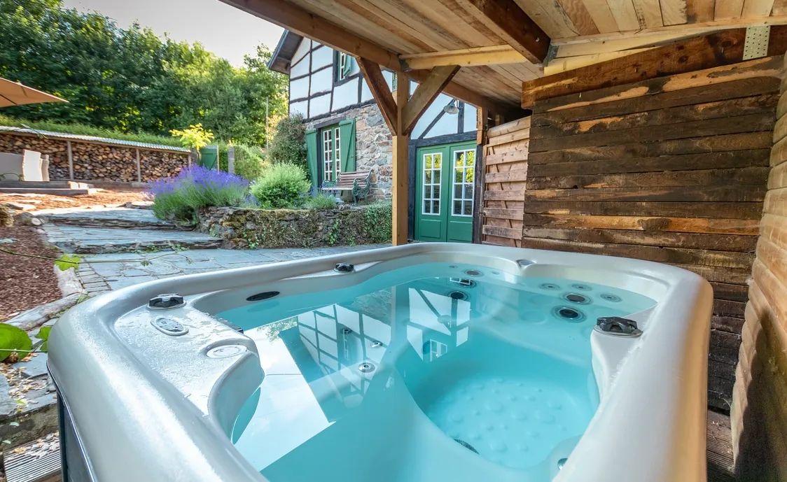 Ferienhaus für 4-5 Personen + 1 Baby mit Außenwhirlpool und Garten in Coo in den belgischen Ardennen