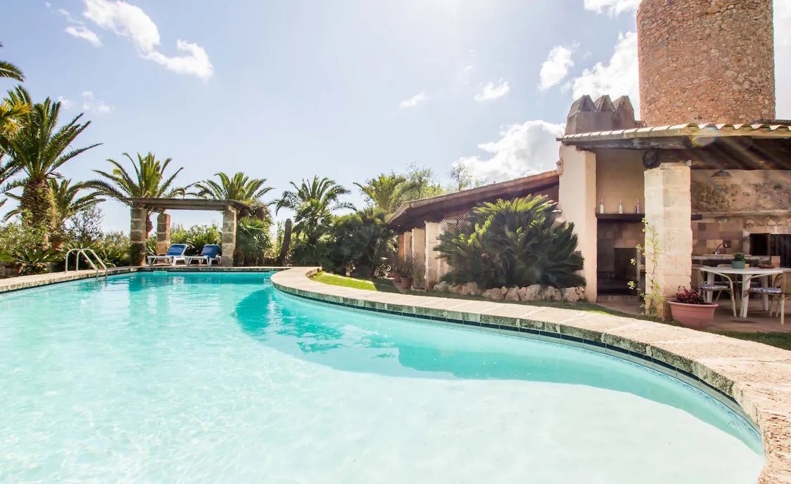 Ferienhaus Mallorca mit Tennisplatz und Pool