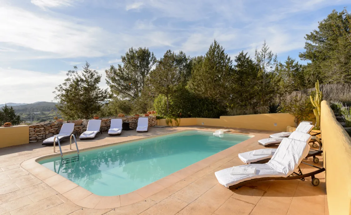 Ferienvilla auf Ibiza mit wunderbarer Sicht und in einer ruhigen Lage