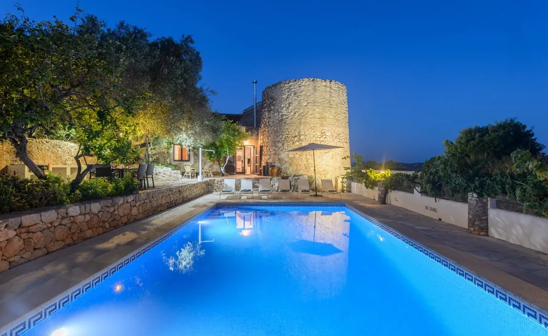 Schönes Ferienhaus in Ibiza mit Meerblick und Pool für 8 Personen