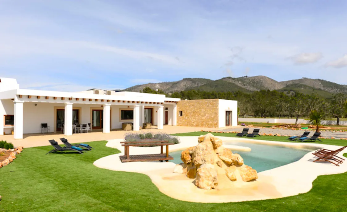 Moderne Villa Ibiza für 8 Personen mit Internet und Pool