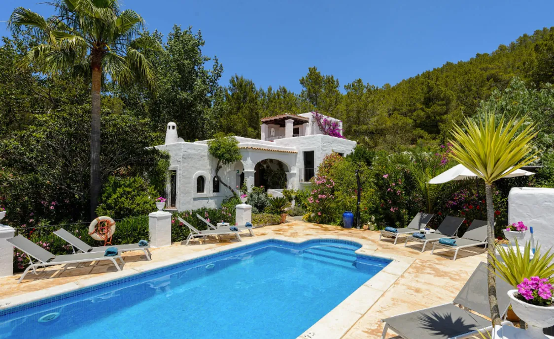 Ferienhaus auf Ibiza in ruhiger Lage für 8 Personen mit Pool