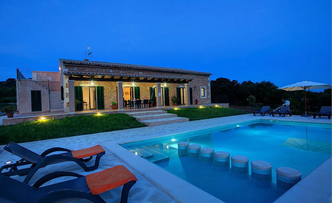 Schöne Villa im Süden Mallorcas mit Pool und Klima nahe Cas Concos