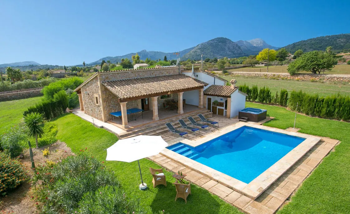 Villa im Norden Mallorcas – Pollença – mit Pool und Außendusche für 4 Personen