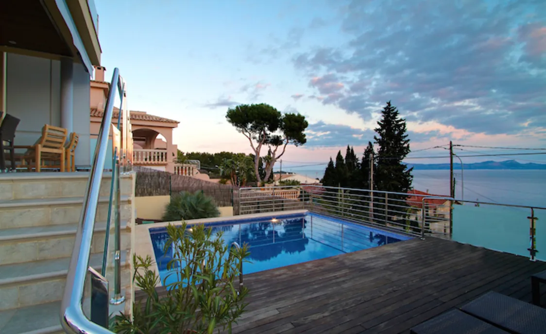 Wunderschöne moderne Villa mit Pool und Meeblick in Alcudia nahe dem Strand