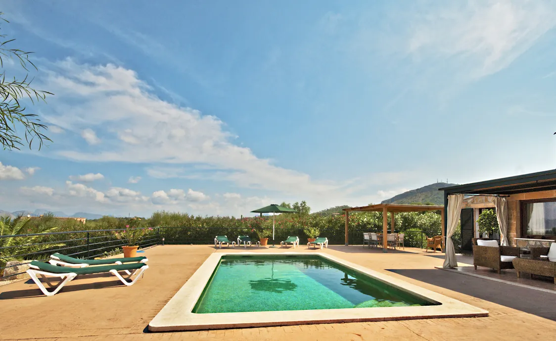 Stilvolles Ferienhaus für 6 Personen mit Schwimmbad und Blick auf die Bucht von Alcudia