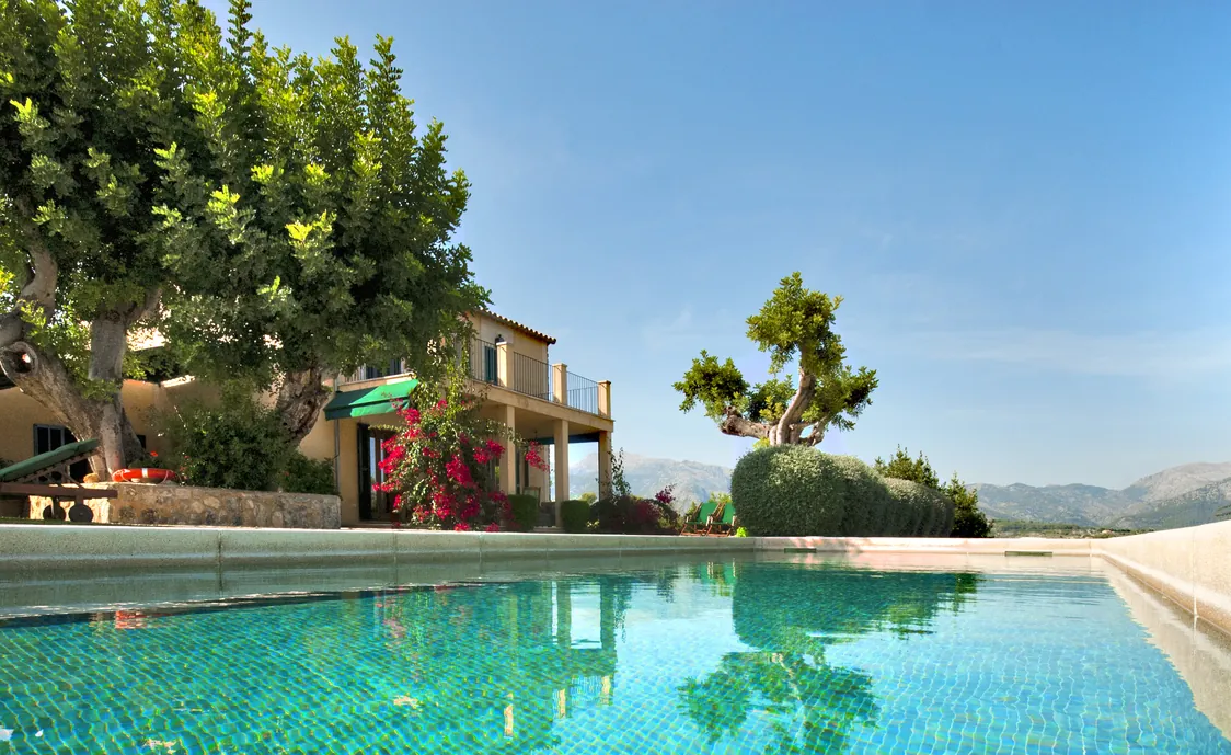 Stilvolles Ferienhaus mit Schwimmbad und Blick auf die Berge in der Nähe von Inca
