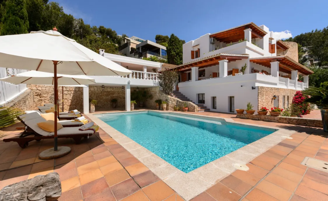 Große Villa auf Ibiza für 10 Personen mit Pool und Meerblick