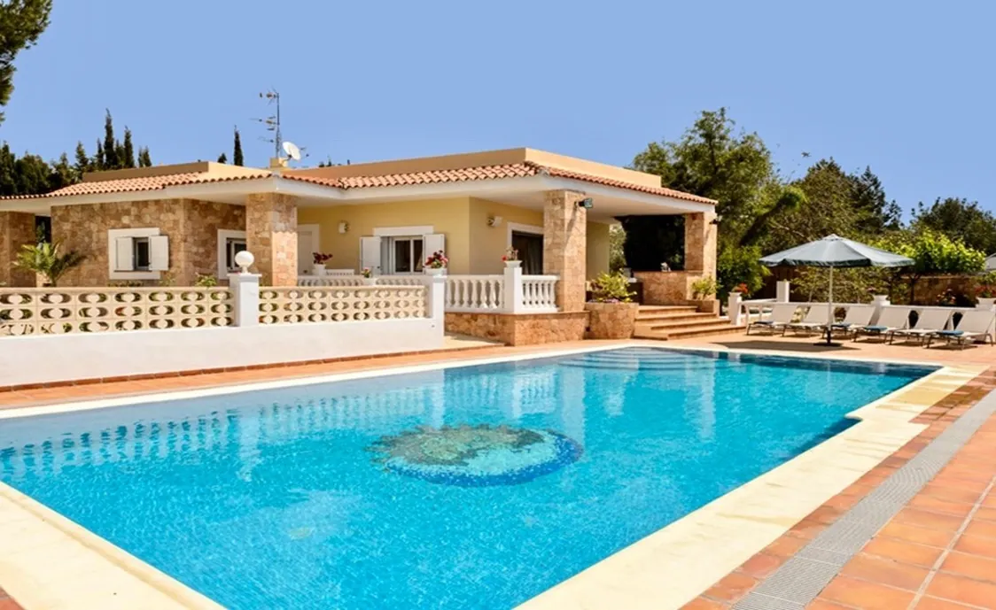 Ferienvilla für 6 Personen mit privatem Swimmingpool, nur 7 km vom Strand auf Ibiza
