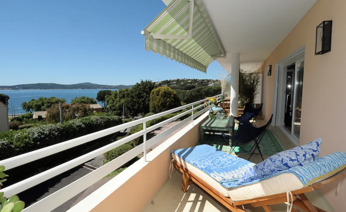 Modernes Appartement für 4 Personen in Sainte Maxime mit Meerblick