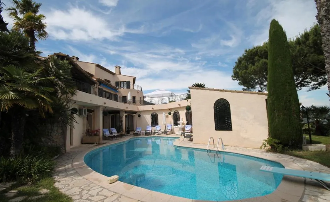 Große Luxusvilla für 12 Personen mit privatem Swimmingpool und Meerblick auf den Anhöhen von Mandelieu