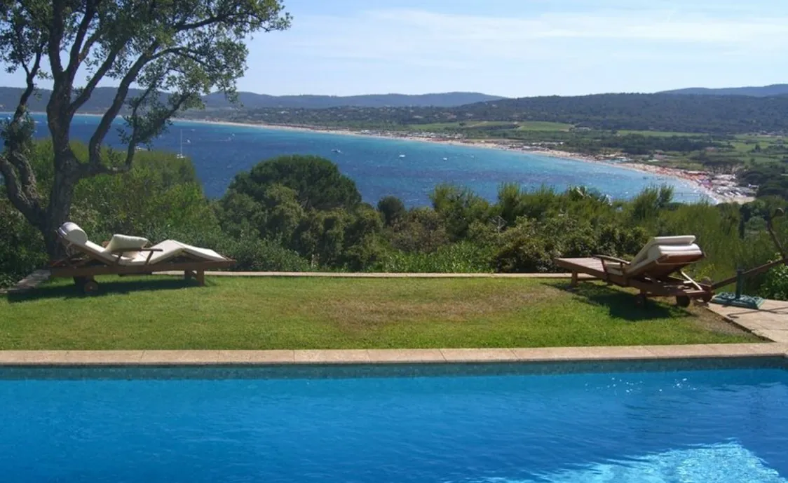 Luxus-Villa mit schönem großen Garten