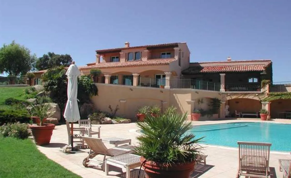 Luxus-Villa mit Meerblick- Grimaud