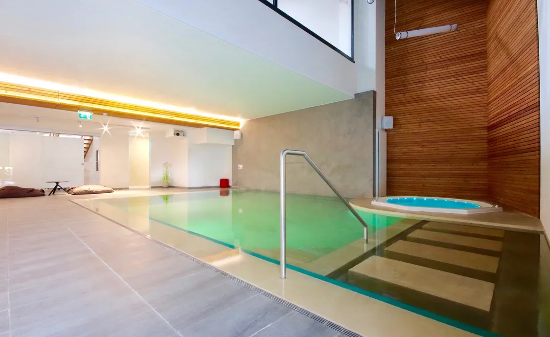 Moderne suites voor 8+1 Personen met sauna, zwembad en jacuzzi – Wellness Zentrum